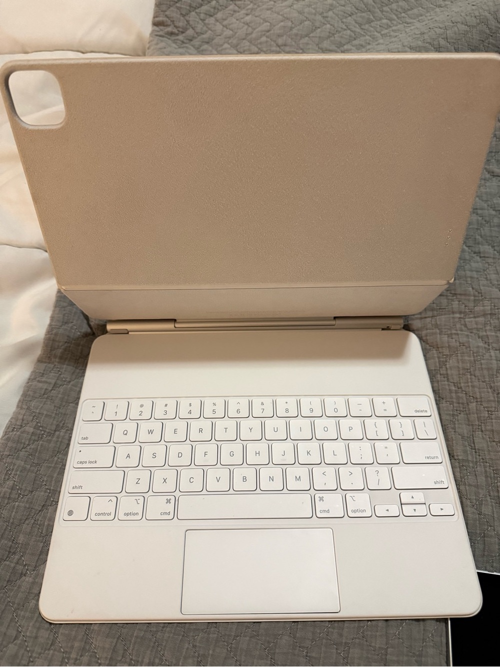 2020 4th GEN Apple iPad 12.9 PRO 256G wireless plus cellular and Apple Magic Key - Picture 9 of 16